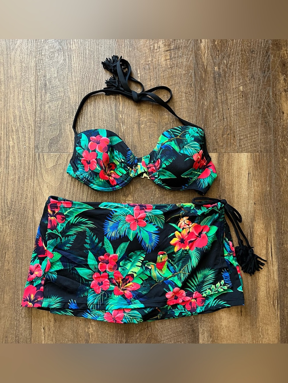 Tommy Bahama 2pc  jungle Floral Skirted Bikini Swimsuit Bra Top 34B Small Bottom